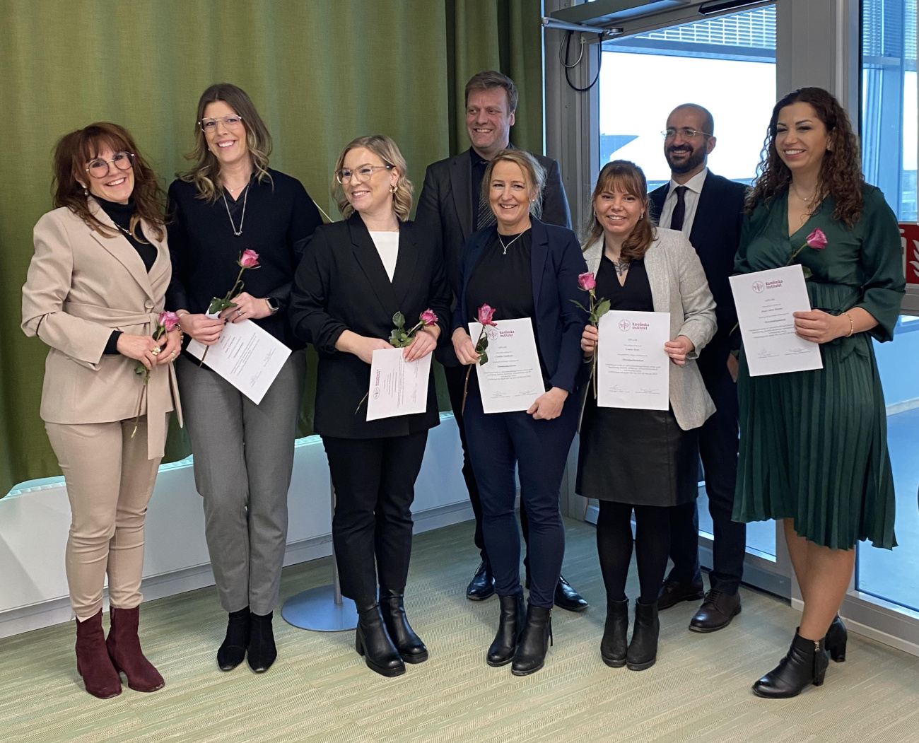 Gruppfoto som visar absolventerna från ortass-utibildningen vid Karolinska Institutet 2024.